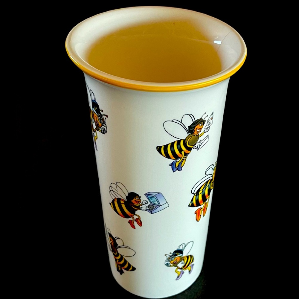 ⭕️Super Cute Ceramic Bee Design Vase